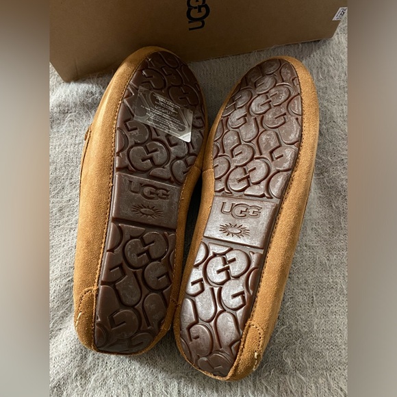 UGG • Ansley Moccasins • Women’s - Picture 13 of 15